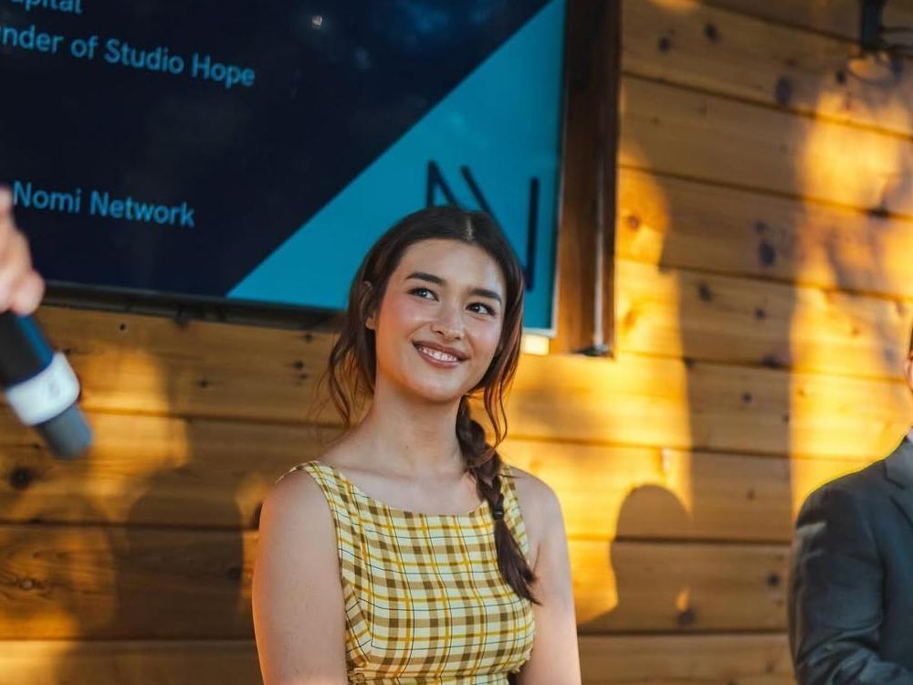 Liza Soberano smiling at a public event.